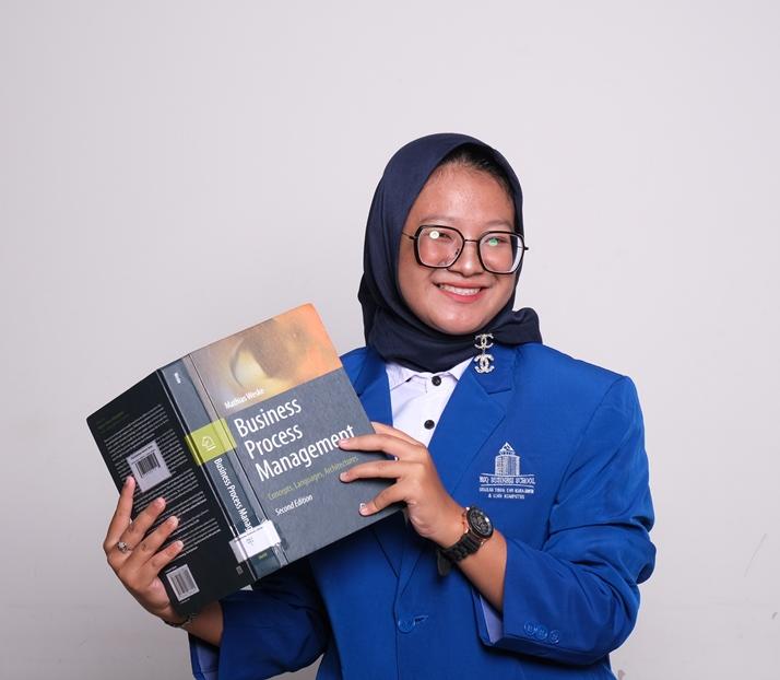 Awardee Aulia Puspita Roosiani Image